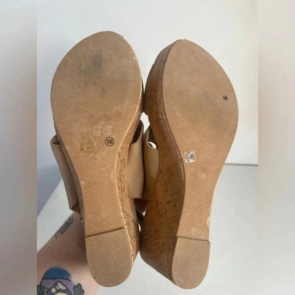Chinese Laundry Tan Vegan Leather Cork Wedge Sandals Size 9‎ EUC! - Picture 8 of 9